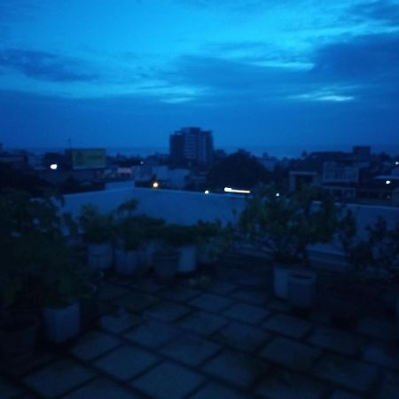 Ocean Pebbles Apartment Dehiwala-Mount Lavinia Екстериор снимка