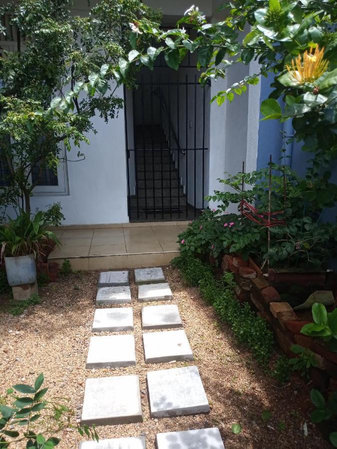 Ocean Pebbles Apartment Dehiwala-Mount Lavinia Екстериор снимка