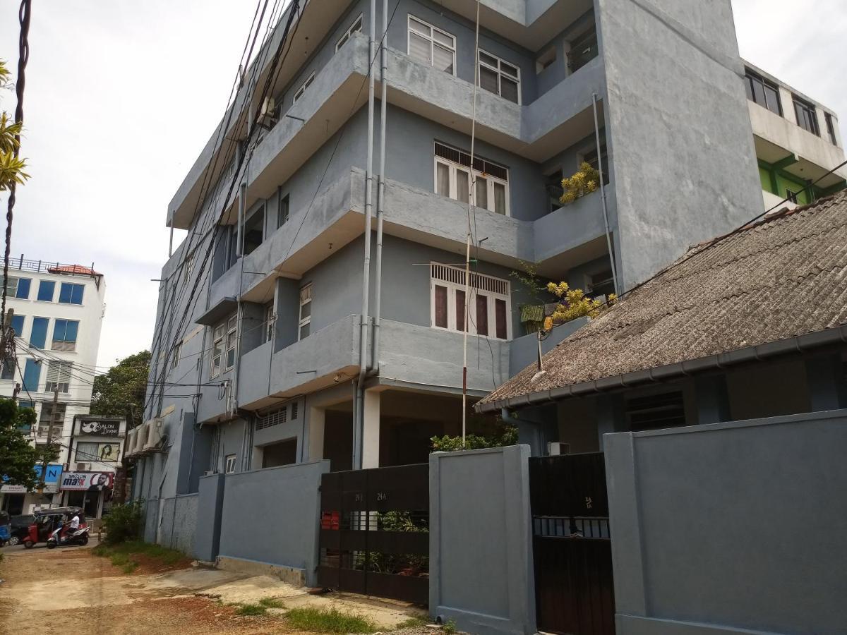 Ocean Pebbles Apartment Dehiwala-Mount Lavinia Екстериор снимка