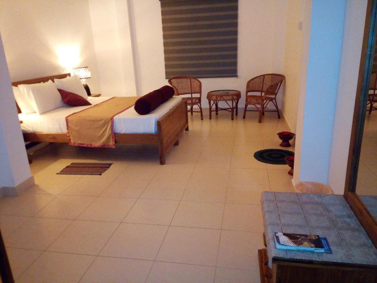 Ocean Pebbles Apartment Dehiwala-Mount Lavinia Екстериор снимка