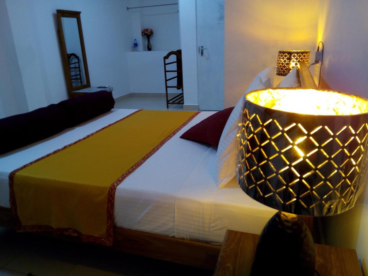 Ocean Pebbles Apartment Dehiwala-Mount Lavinia Екстериор снимка