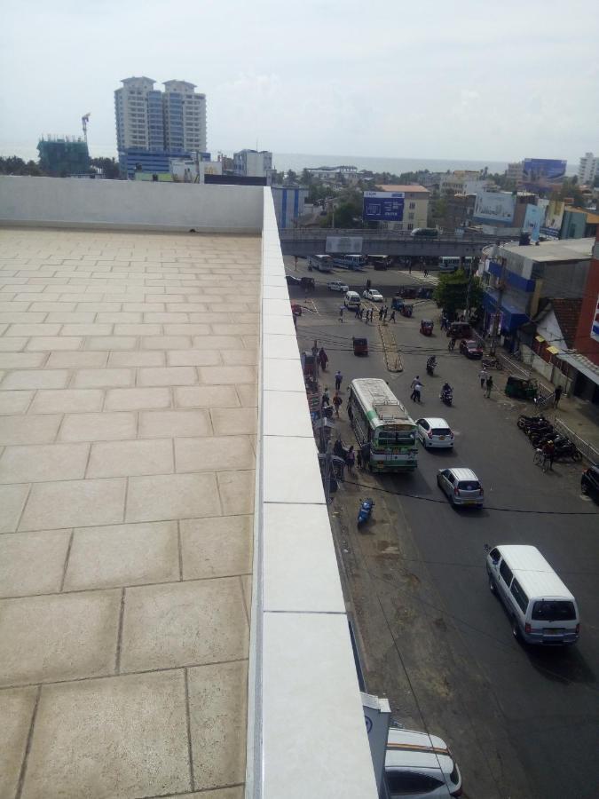 Ocean Pebbles Apartment Dehiwala-Mount Lavinia Екстериор снимка